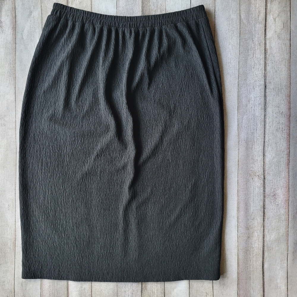 Liz Baker Essentials black granny skirt with back split size 14